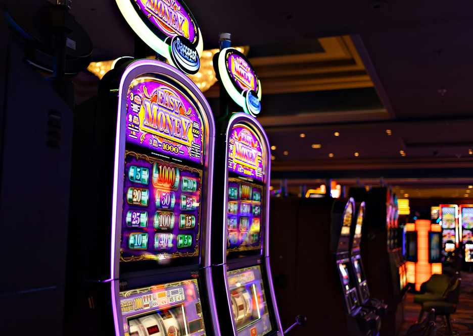Cashback Bonuses vs. Free Spins: Which Casino Bonus is Right for You?